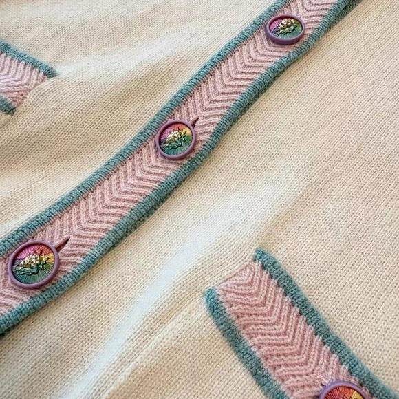 Authentic CHANEL Cream Cardigan with Pink and Blue Details - Picture 5 of 7